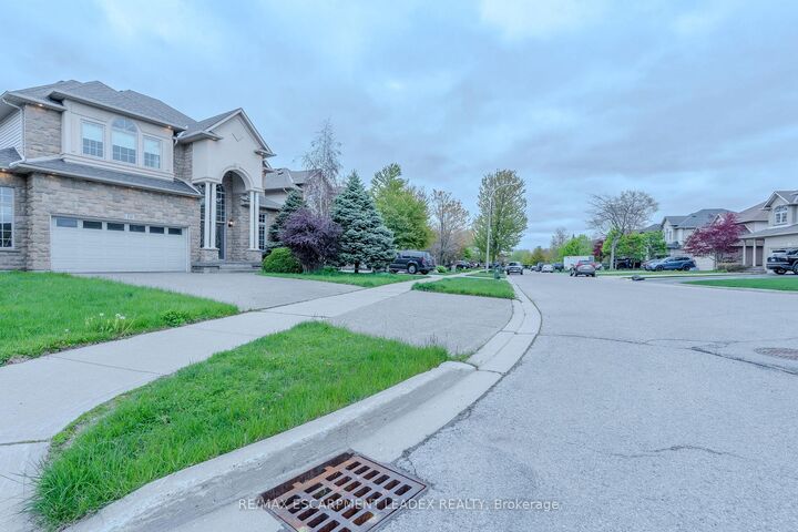 Property Photo: 79 Moorland Crescent ON L9K 1N7