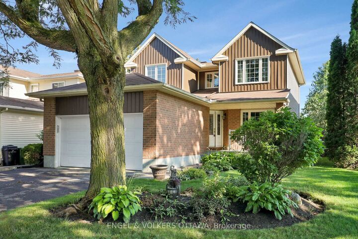 Property Photo:  28 Weybridge Drive  ON K2J 2Z7 