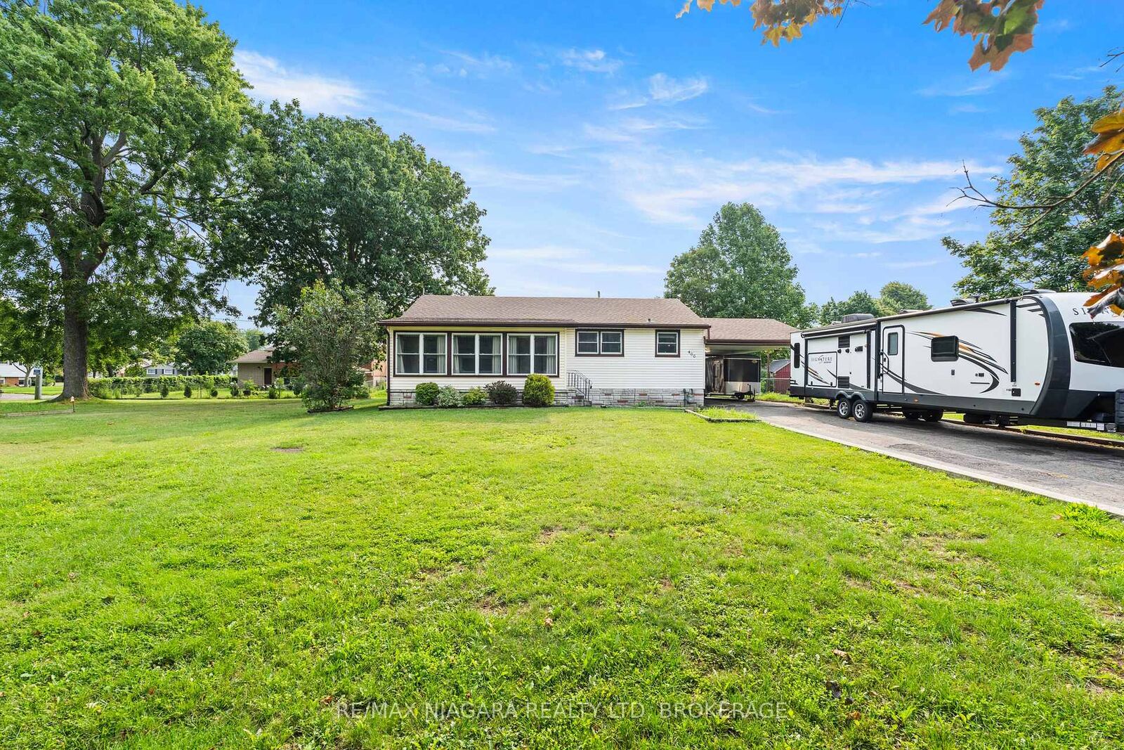 Property Photo: 466 Clare Avenue ON L3C 3B3