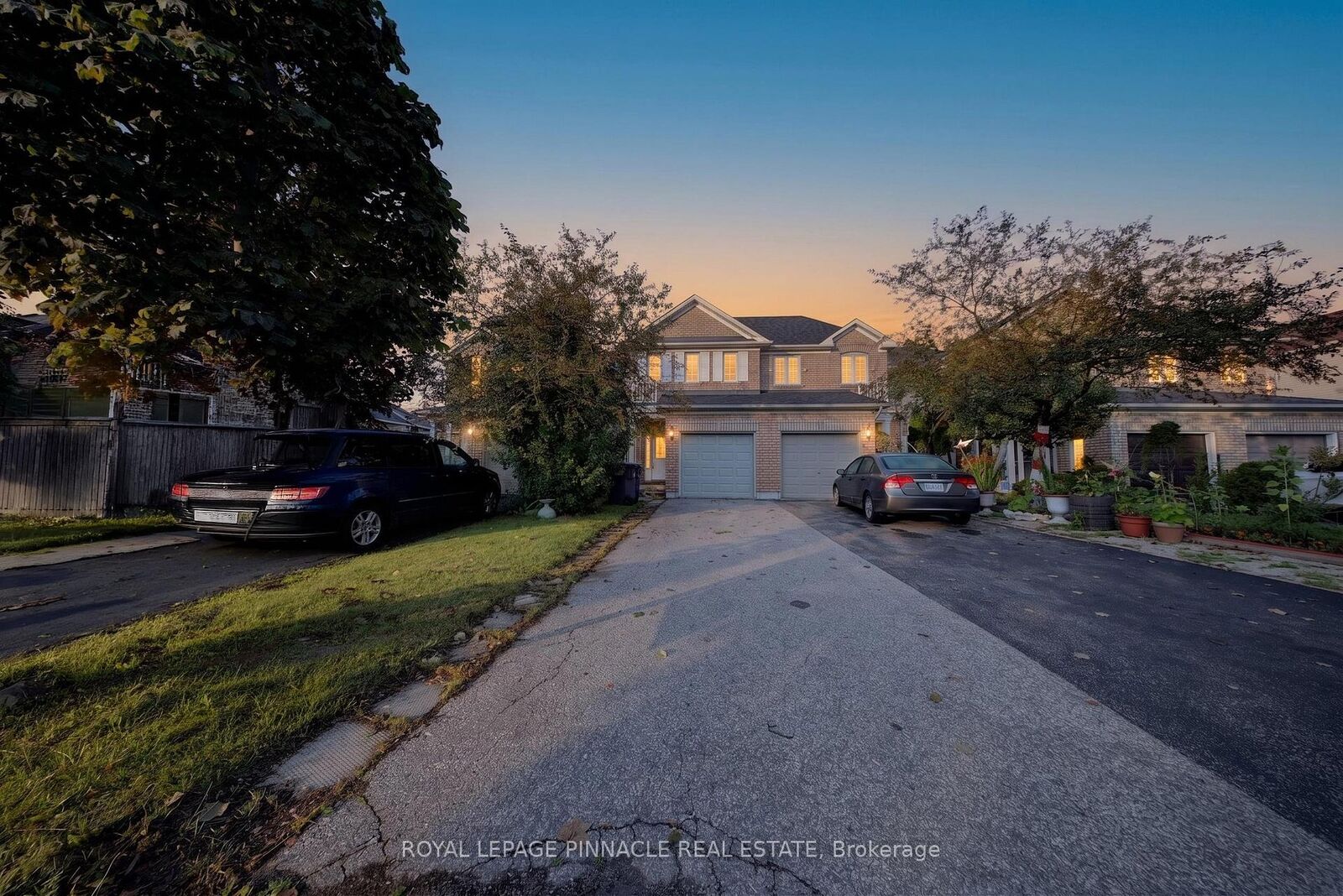 Property Photo: 787 Avocado Crescent ON L5W 1H4