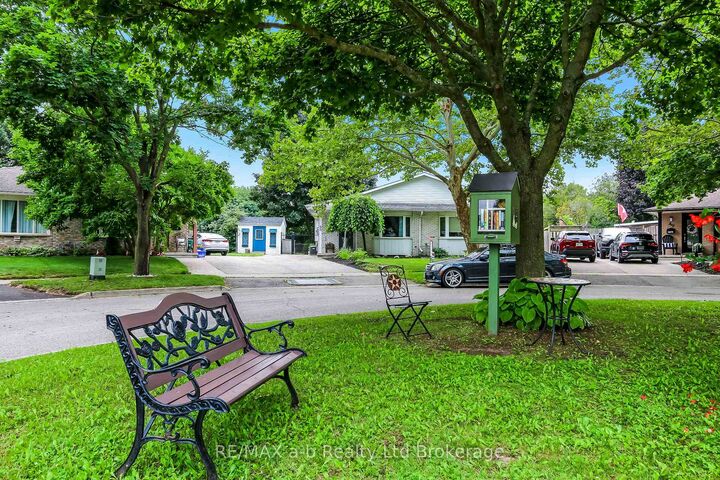 Property Photo:  45 Carlyle Place  ON N2P 1R6 