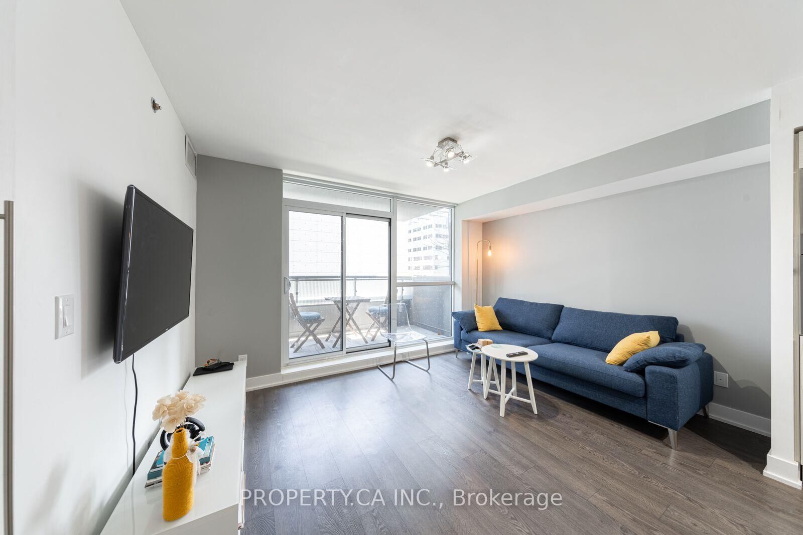 Property Photo: 318 Richmond Street W 411 ON M5V 1X2