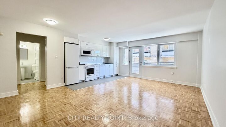 Property Photo: 95 Lawton Boulevard 407 ON M4V 1Z8