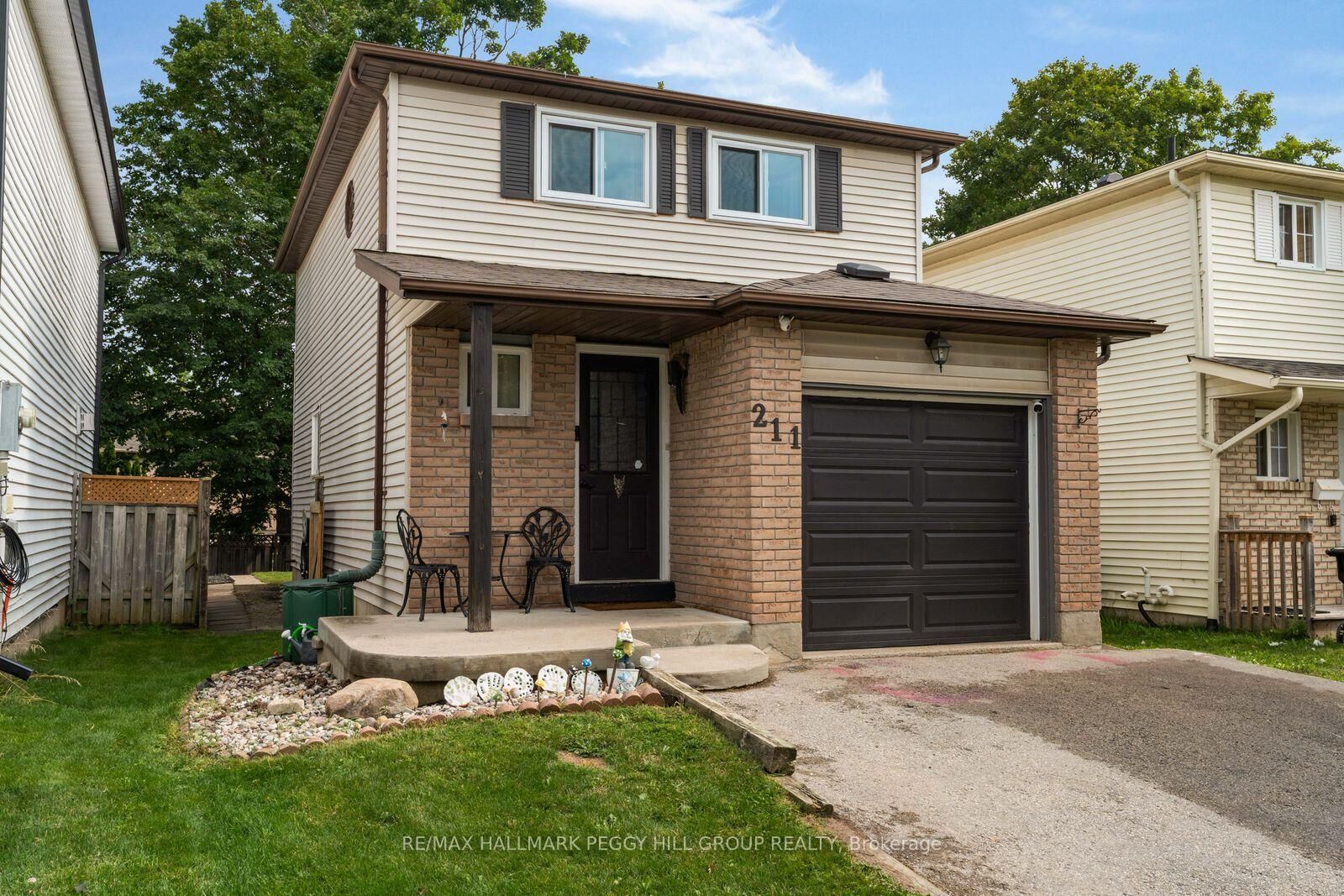 Property Photo:  211 Hickling Trail  ON L4M 5W6 