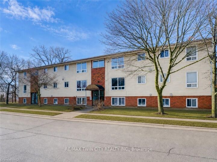 Property Photo:  119 Cedar Street S 15  ON N2G 3L6 