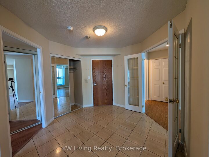 Photo de la propriété:  23 Lorraine Drive 1102  ON M2N 6Z6 