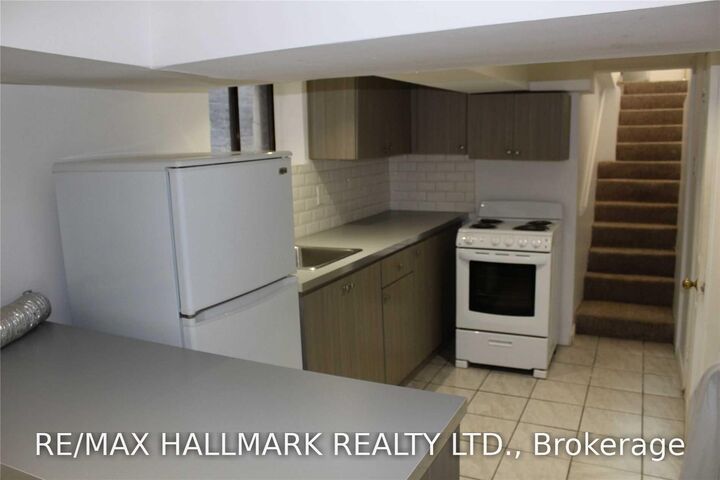 Photo de la propriété: 48 Strathcona Avenue Bsmt ON M4J 1G8