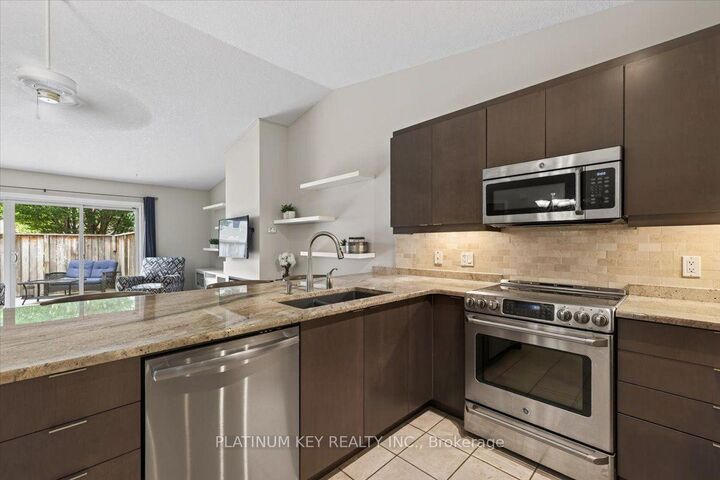 Property Photo: 43 Capulet Walk 9 ON N6H 5V4