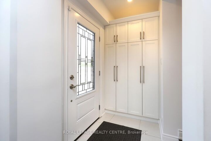 Property Photo: 598 Pilcom Court ON L5B 4A3