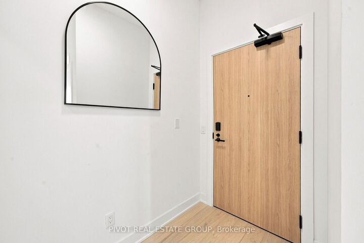 Property Photo: 15 Mercer Street 4502 ON M5V 0T8