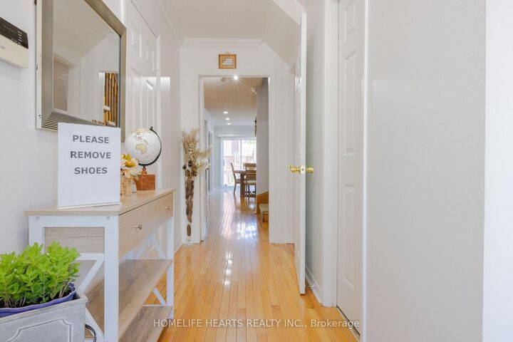 Property Photo: 87 Sunfield Road ON M3M 2V2