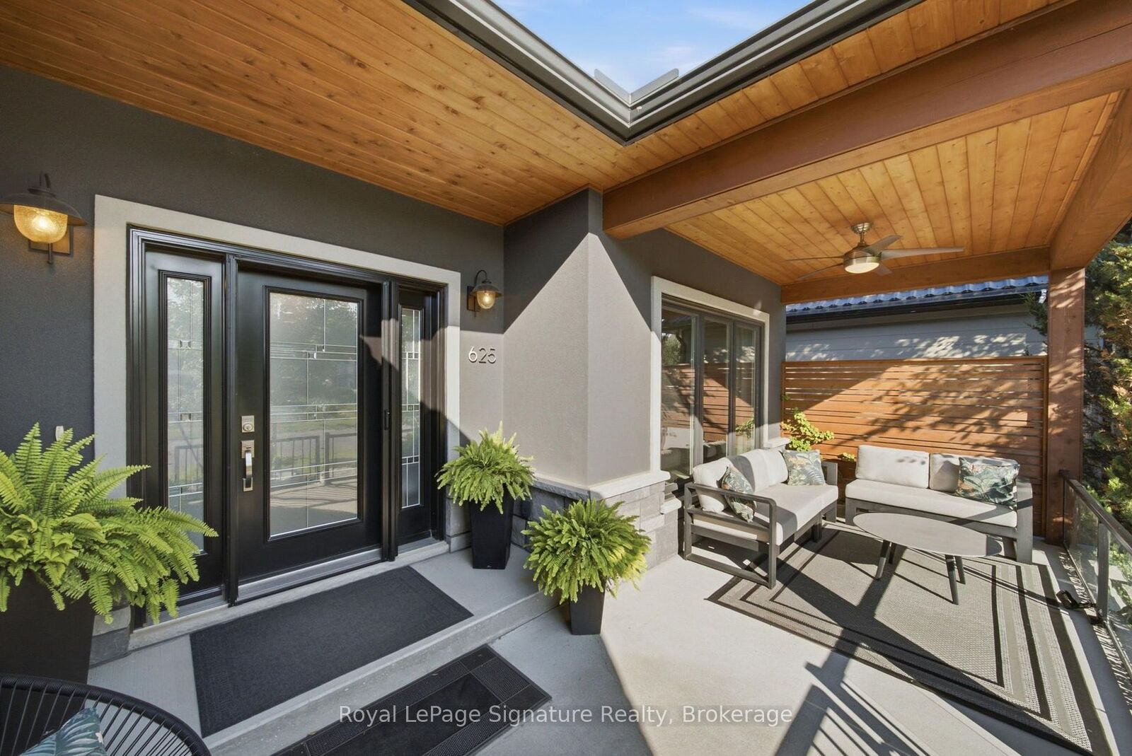 Property Photo: 625 Aberdeen Boulevard ON L4R 5L9