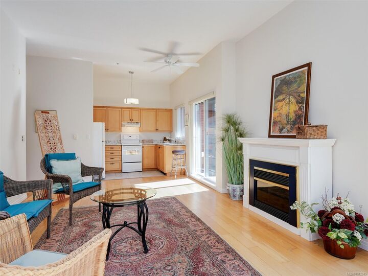 Property Photo: 455 Kingston St #106 BC V8V 1V8