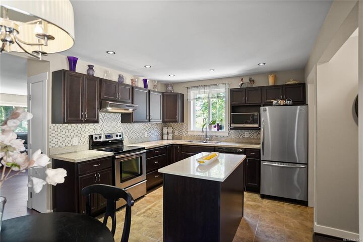 Property Photo: 1084 Tatlow Rd BC V8L 5P3