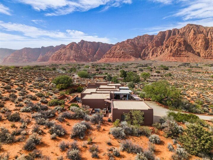 Property Photo: 936 W Molinaro Ct UT 84738