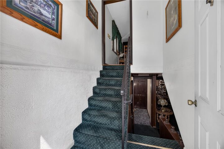 Property Photo: 27 Sunset Dr PA 15057