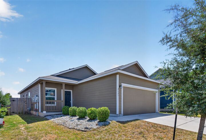 Property Photo: 2521 Forgetmenot Lane TX 78660