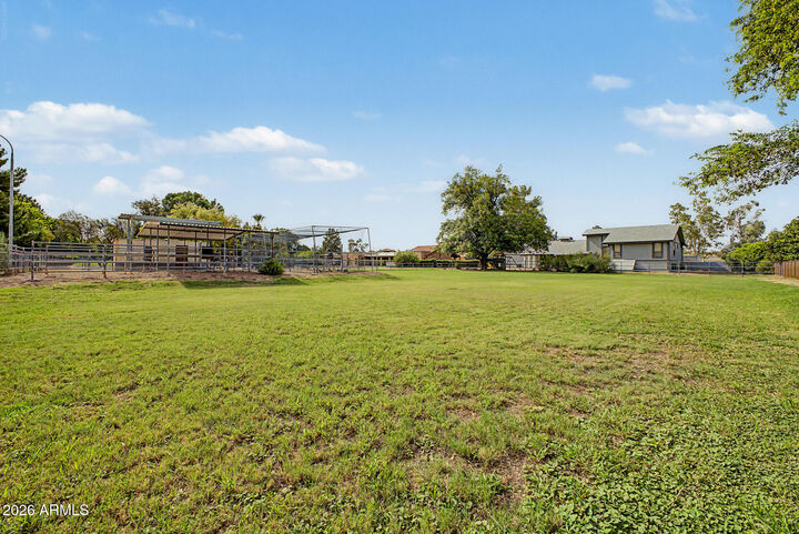 Property Photo:  1069 E Carver Road  AZ 85284 