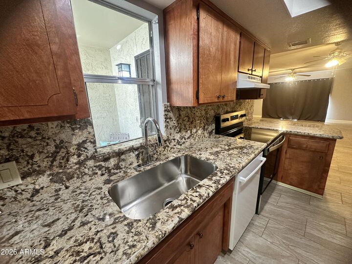 Property Photo: 5208 S Hazelton Lane AZ 85283