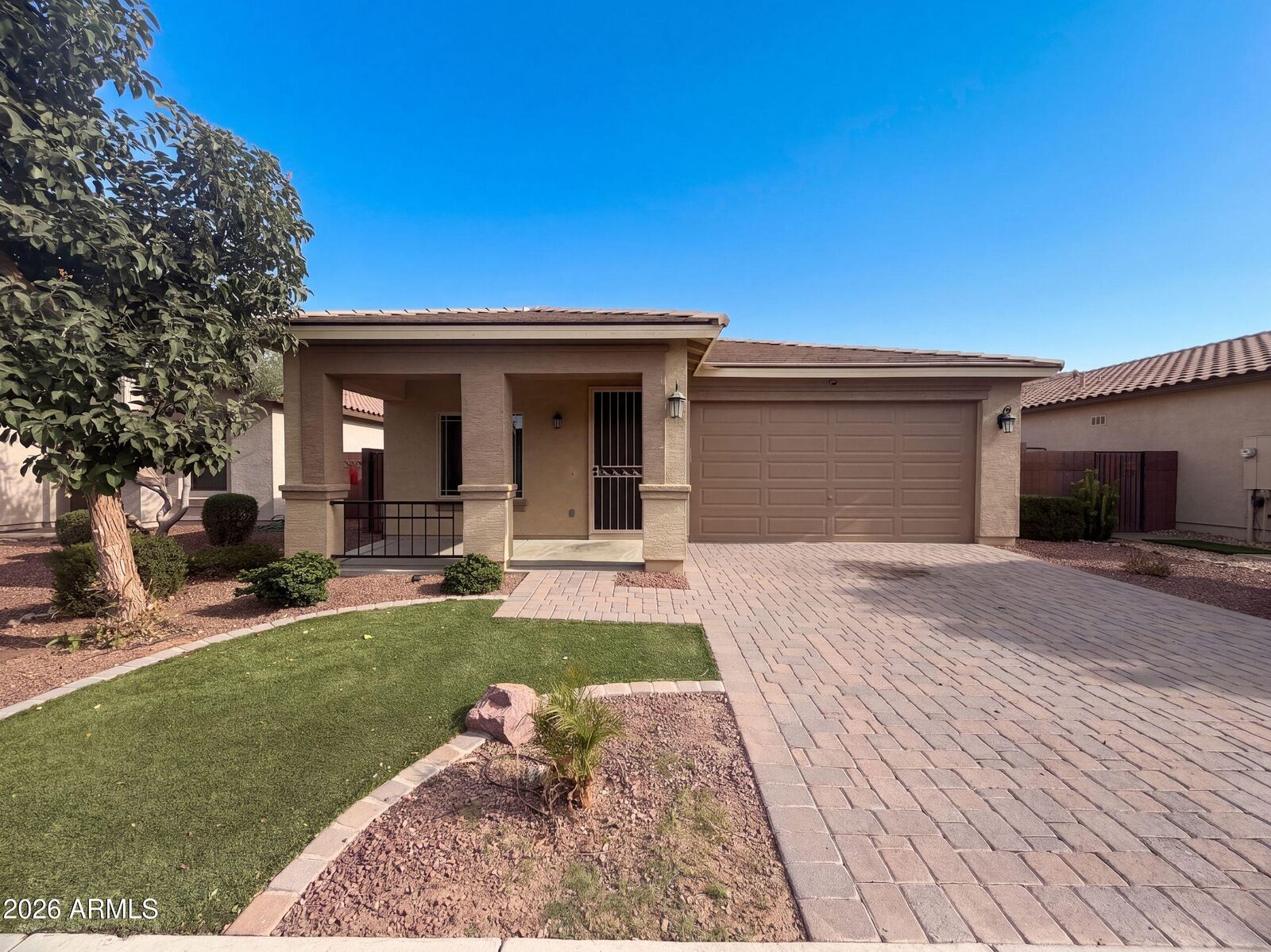 Property Photo:  810 W Whistling Thorn Avenue  AZ 85140 