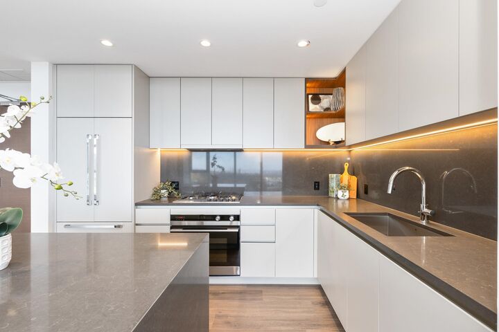 Property Photo: 720 Farrow Street 3207 BC V3J 0P3