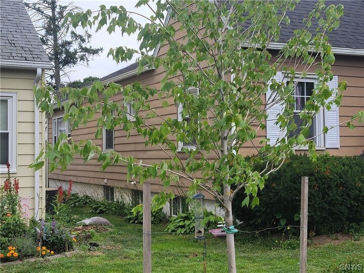 Property Photo:  202 Darlington Road E  NY 13208 
