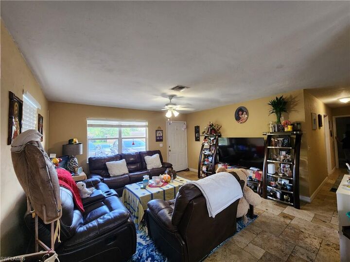Property Photo: 5242 Texas Ave FL 34113
