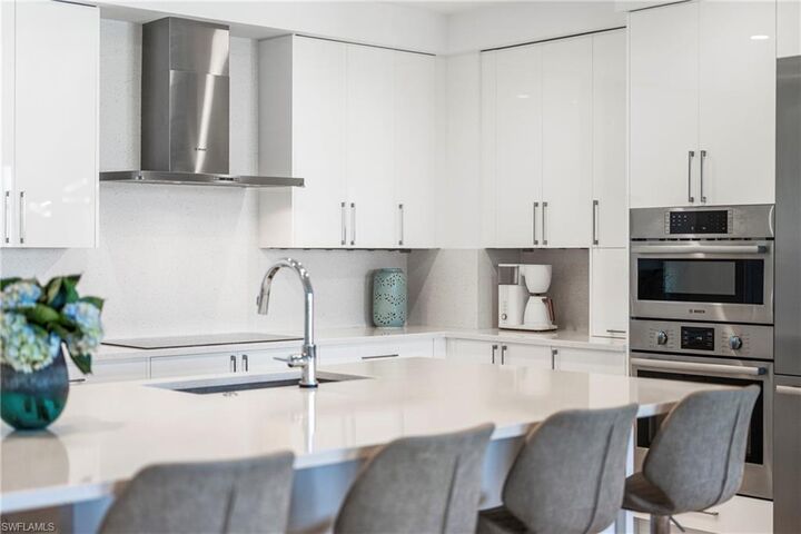 Property Photo:  1115 Central Ave 557  FL 34102 