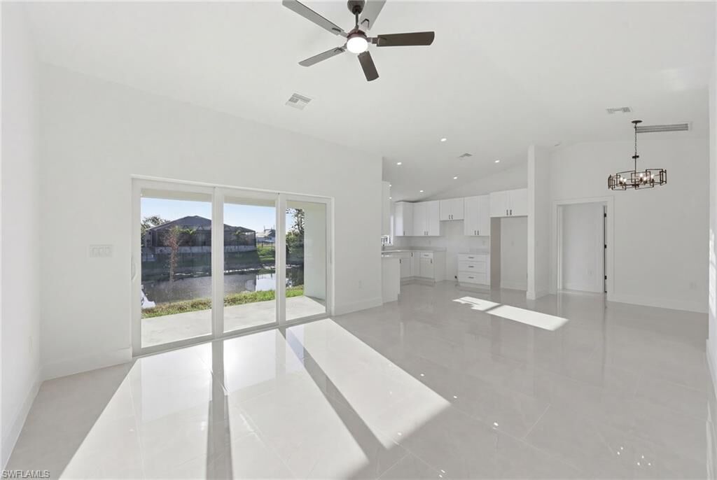 Property Photo:  2105 NE 1st Ave  FL 33909 