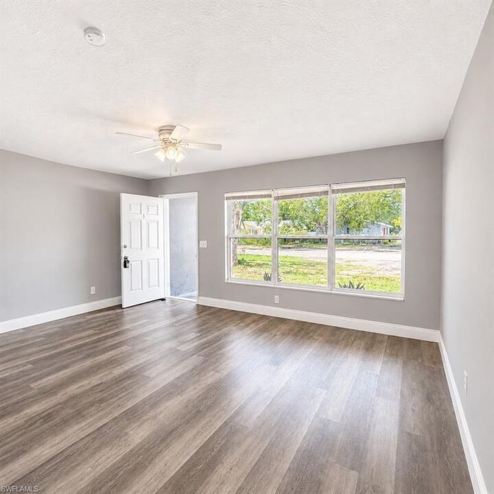 Property Photo:  4919 York St 1  FL 33904 