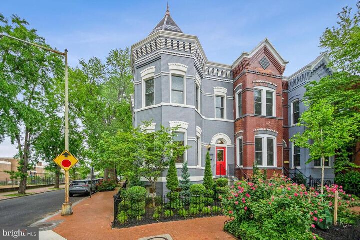Property Photo:  623 6th Street NE  DC 20002 