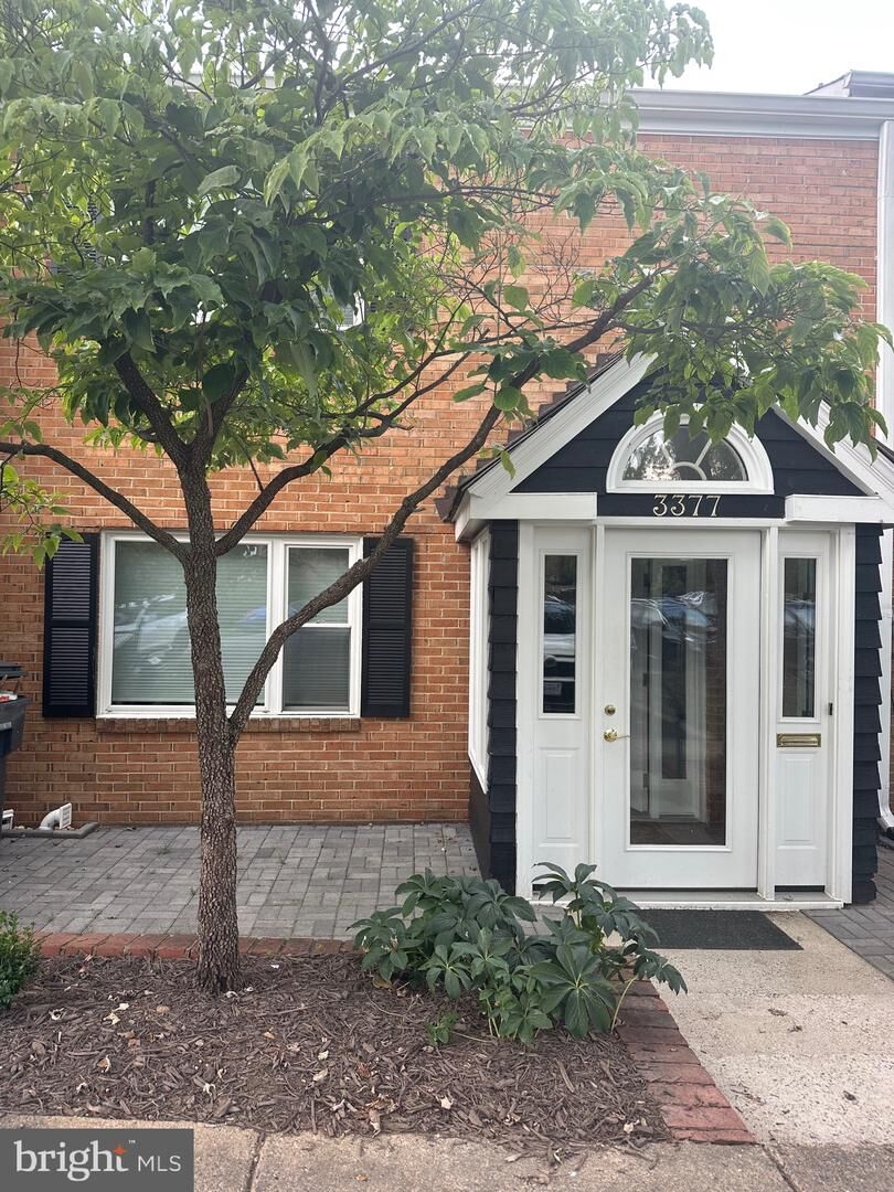 Property Photo: 3377 Ardley Court VA 22041