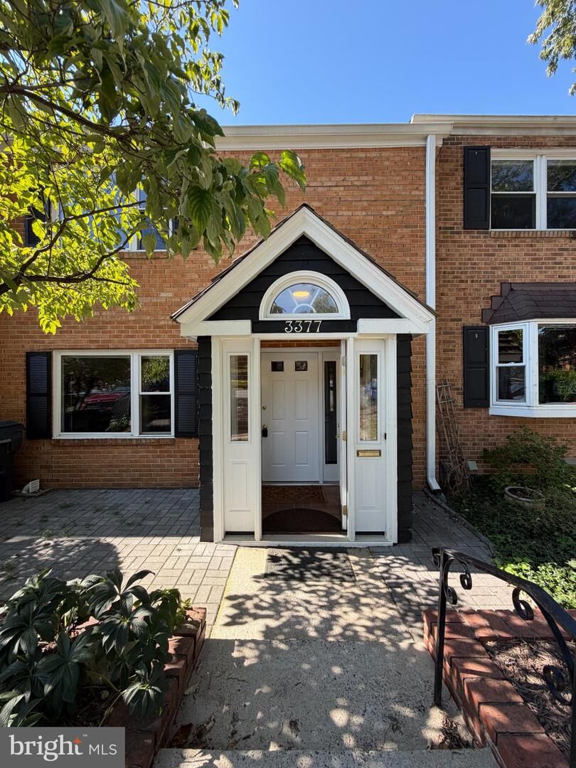 Property Photo: 3377 Ardley Court VA 22041
