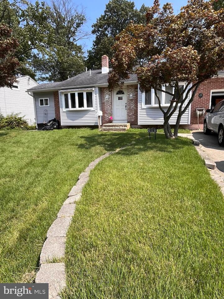 Property Photo:  578 Shields  NJ 08096 