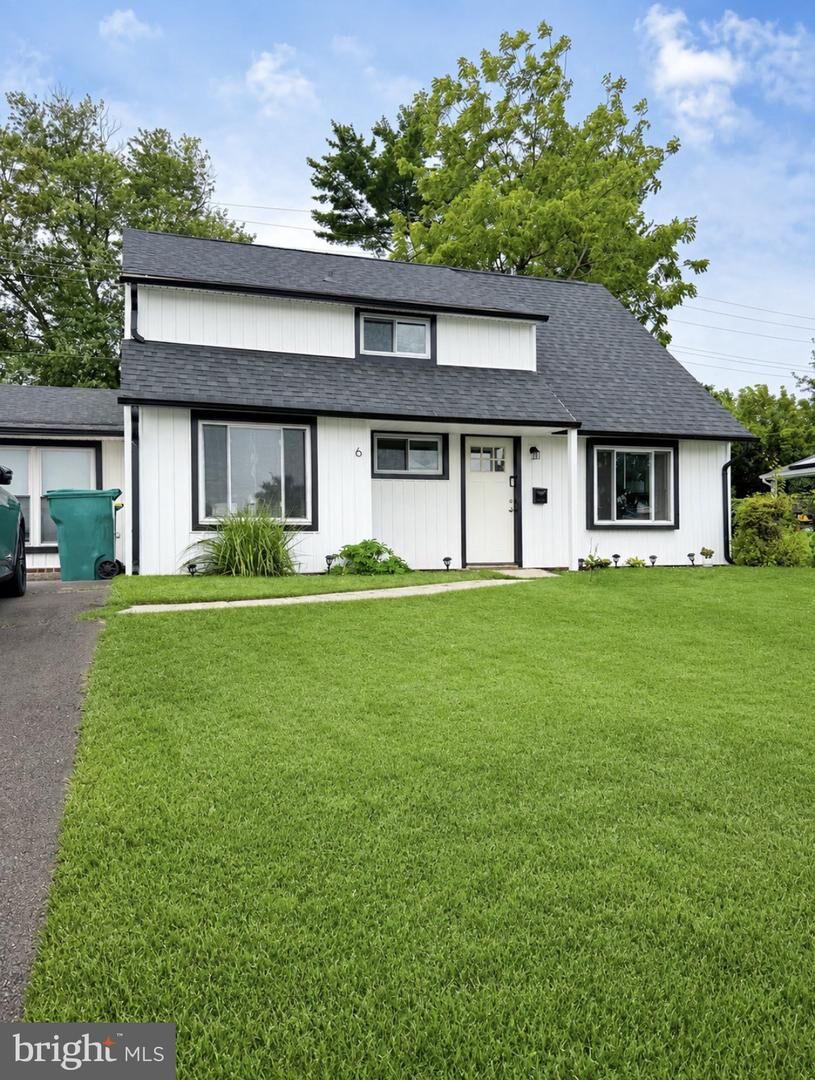 Property Photo: 6 Roundwood Lane PA 19055