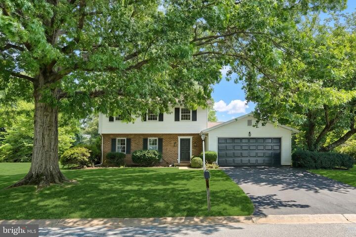 Property Photo: 2156 Southbrook Drive PA 17403
