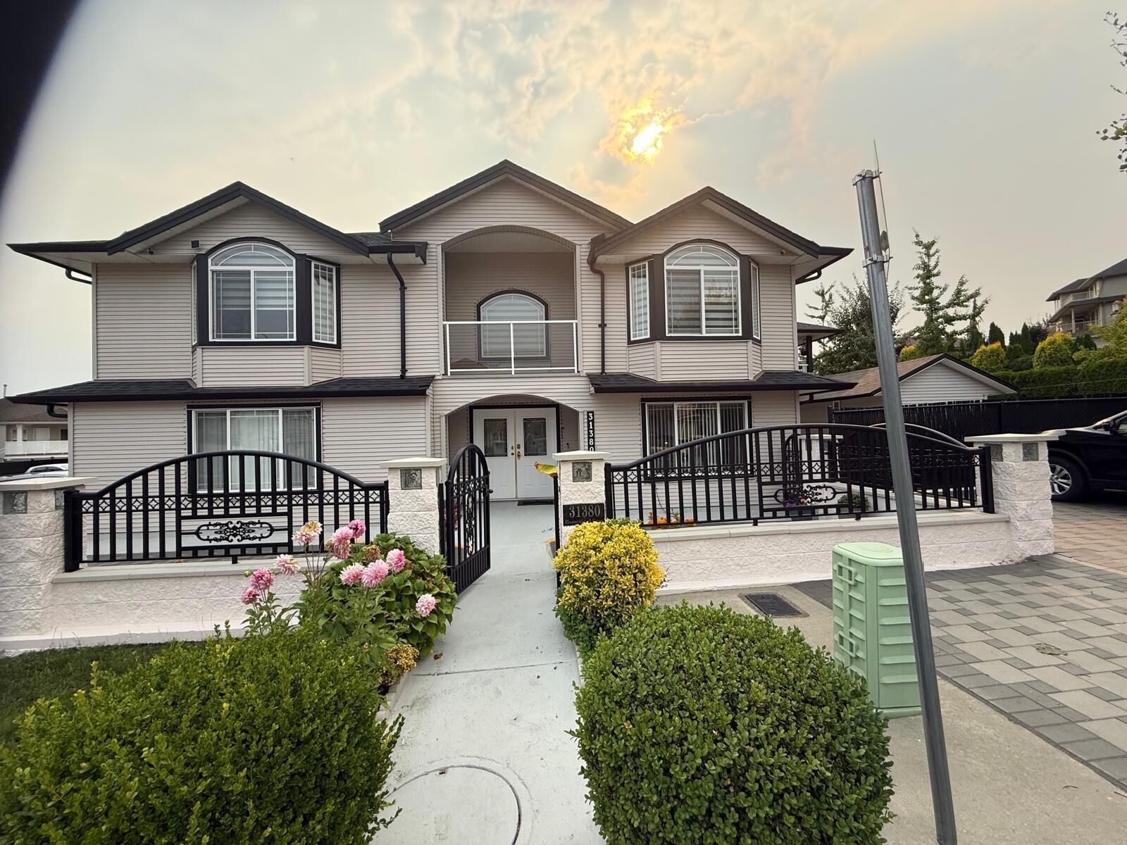 Property Photo:  31380 Homestead Crescent  BC V2T 6V5 