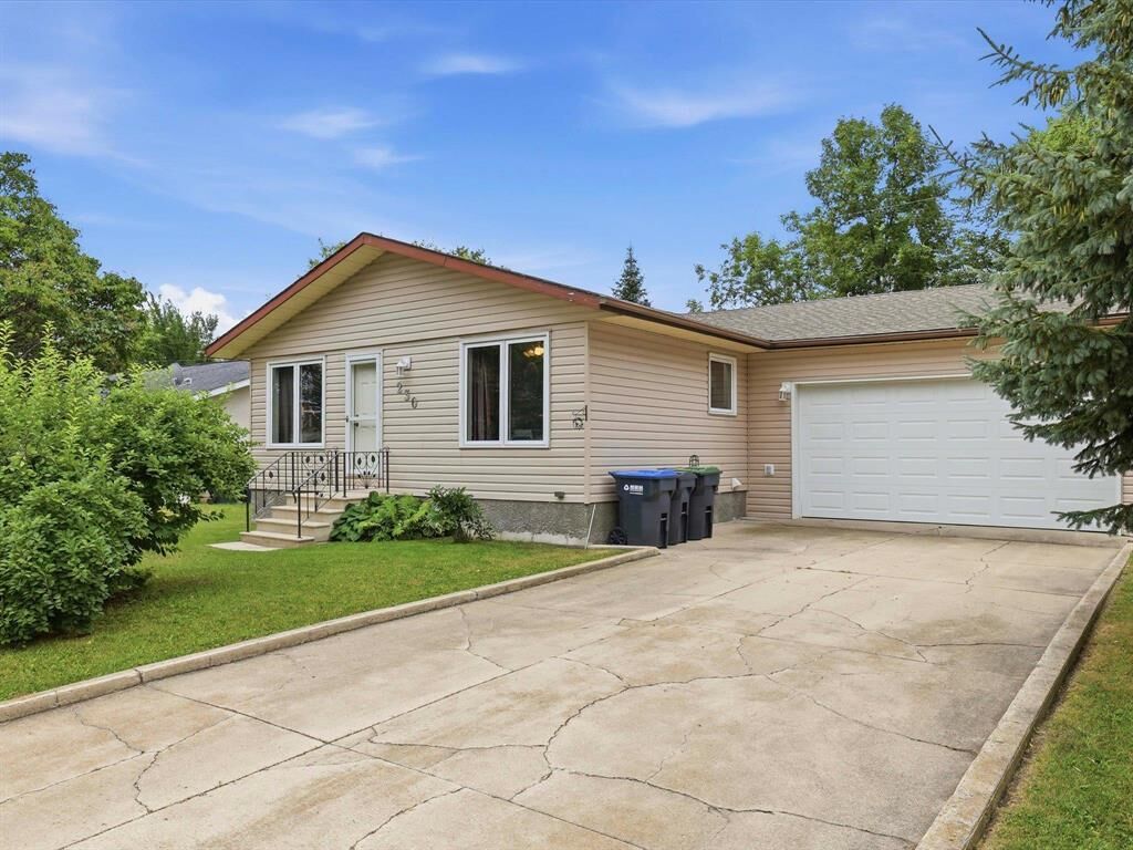 Property Photo:  230 Mulvey Avenue West  MB R0G 1K0 