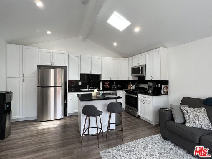 Property Photo:  12512 Rubens Ave  CA 90066 