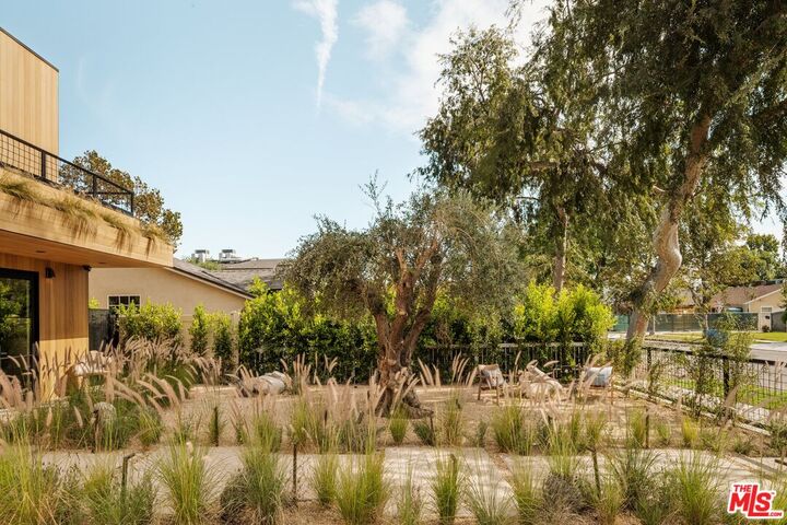 Property Photo:  5034 Varna Ave  CA 91423 