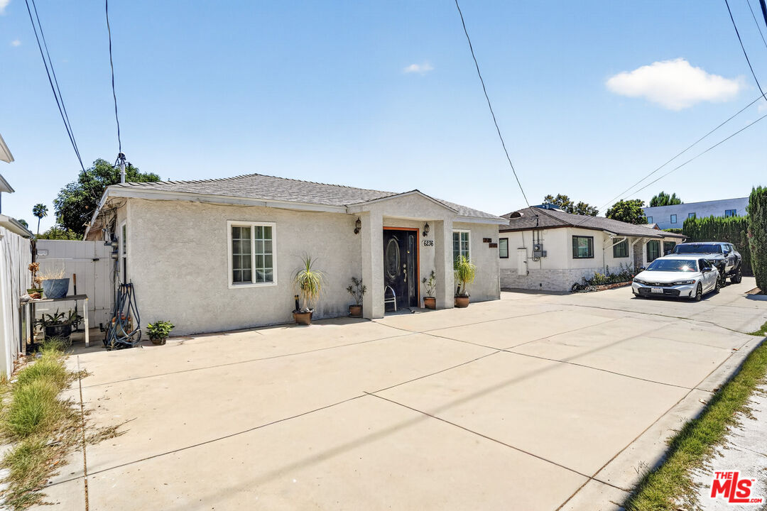 Property Photo: 6236 Lindley Ave CA 91316