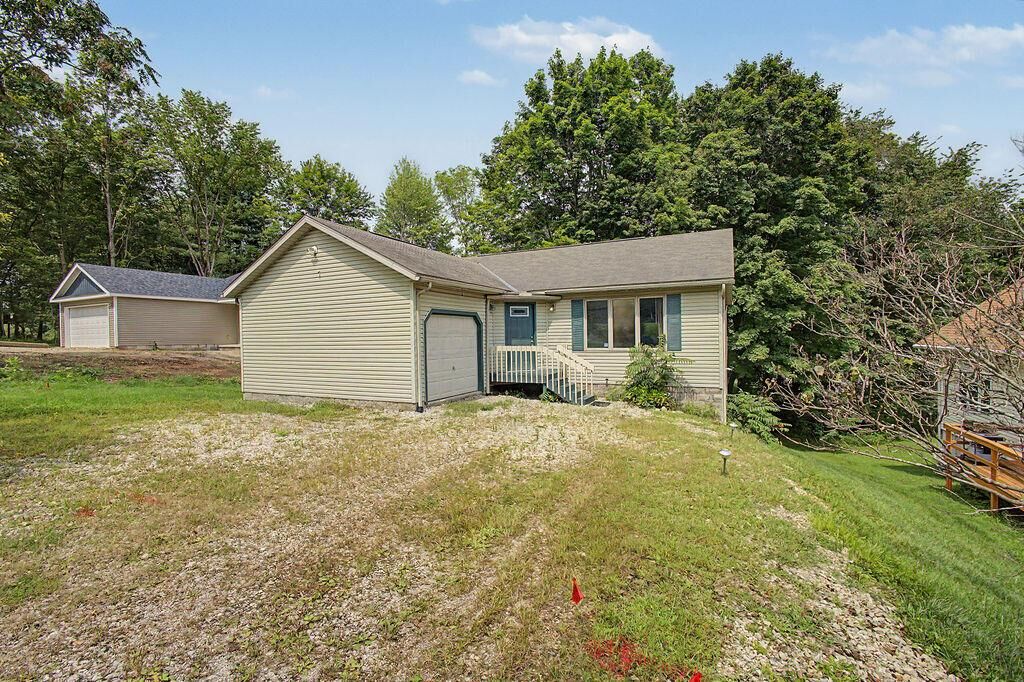 Property Photo:  707 Greenbriar Circle  OH 43028 