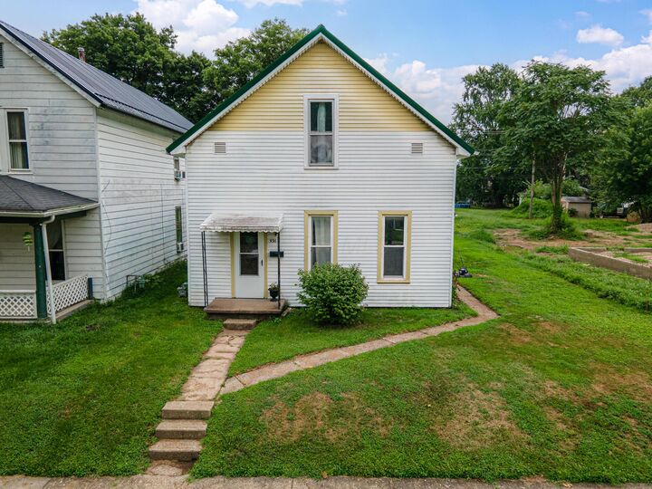 Property Photo:  936 S Lawn Avenue  OH 43812 