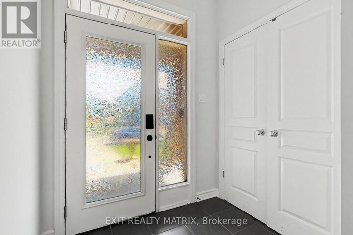 Property Photo: 749 Morningstar Way ON K1W 0G6