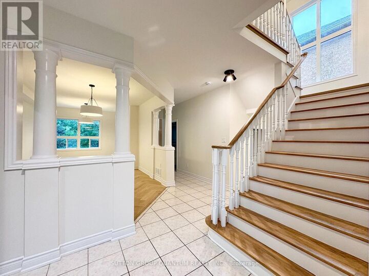 Property Photo: 3588 Rainpark Court ON L5M 6X6