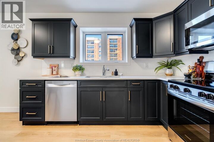 Property Photo:  4 Bruce Avenue 8  ON N8H 4C3 