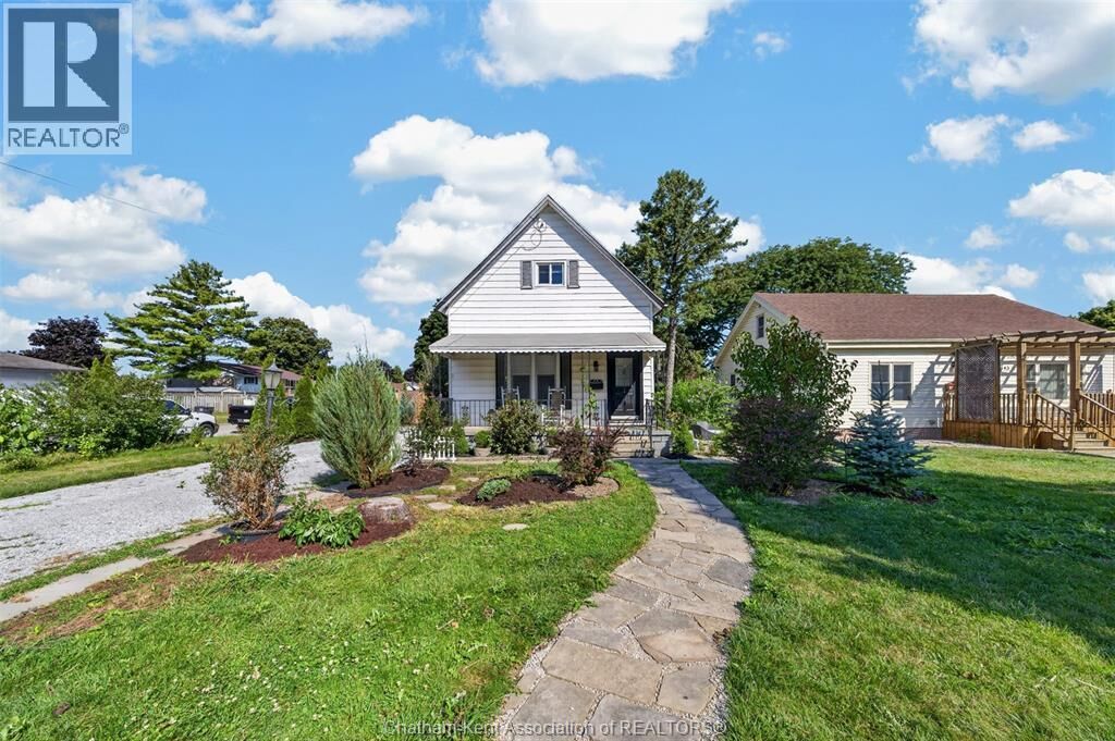 Property Photo:  45 Oxley Drive  ON N7L 2K7 