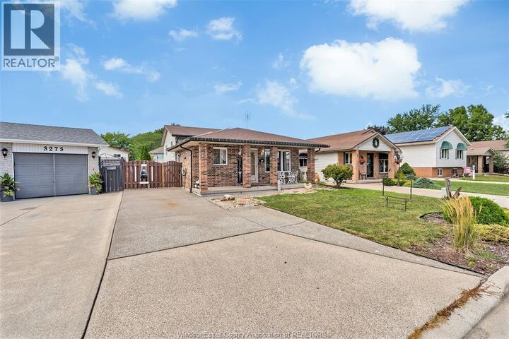 Property Photo: 3269 Candlewood Crescent ON N8W 5M8