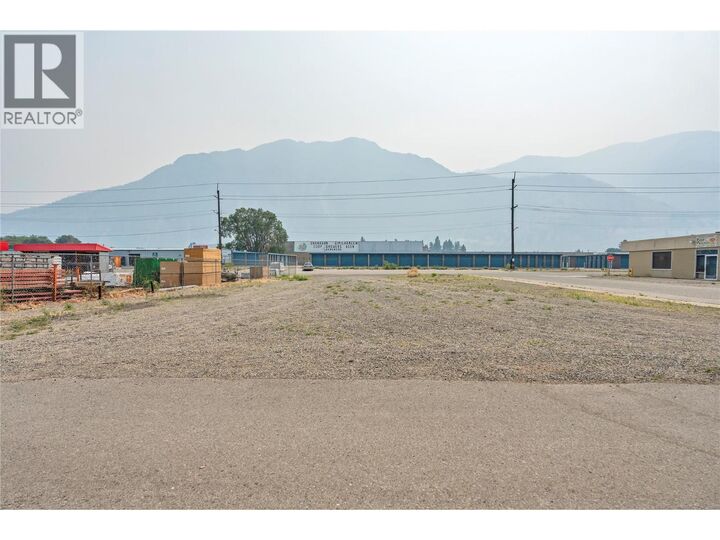 Property Photo:  604 Veterans Avenue  BC V0X 1N0 
