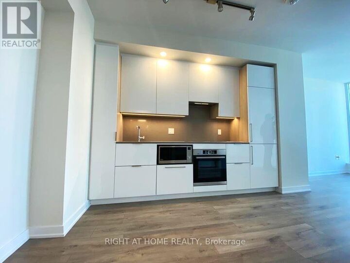 Property Photo: 28 Freeland Street 3403 ON M5E 0E3